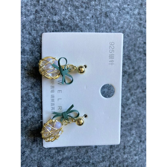 Dainty wire Gold Pearl Ball Earrings with Green Bow Korean Style Cute Gift NWT - Picture 3 of 6